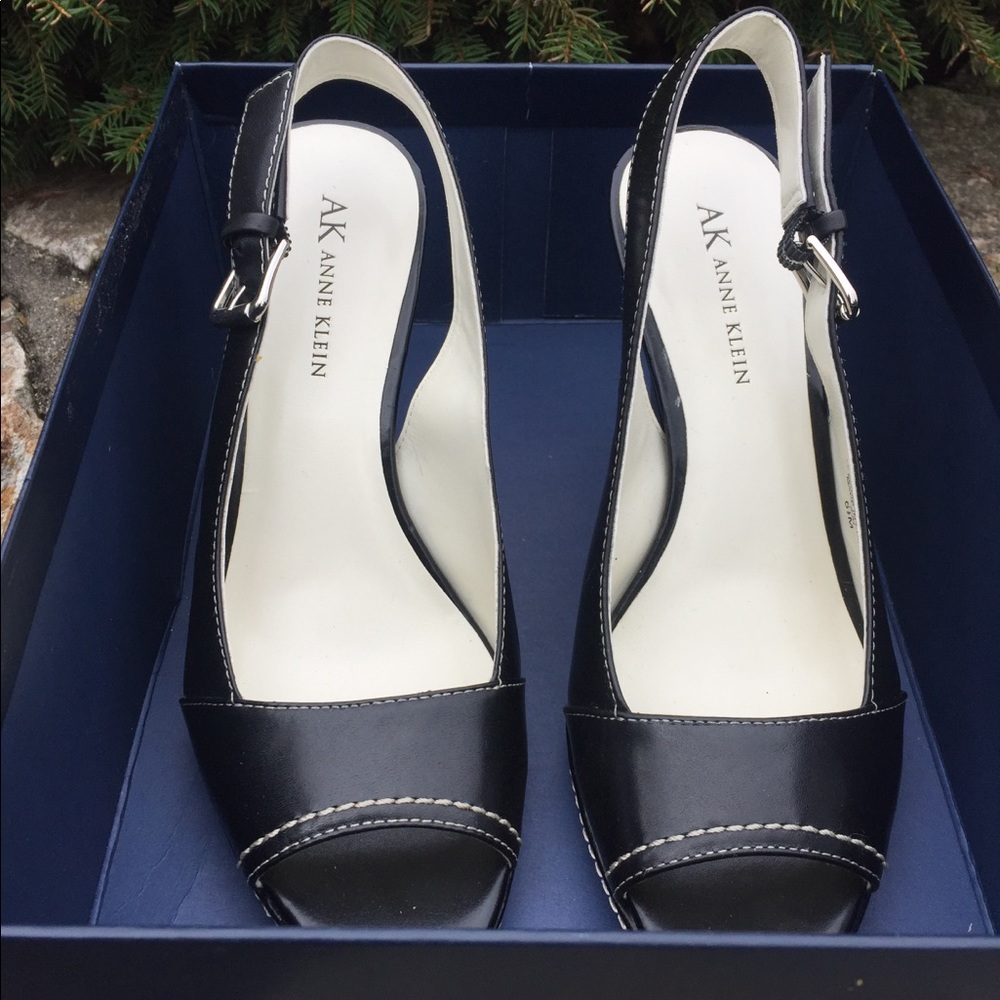 Ann Klein Black sling back Shoes. Size 6.5 NIB